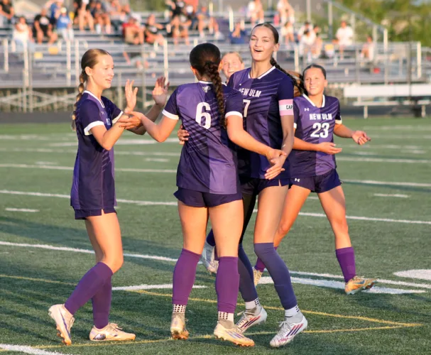 Eagles feel good, look good in rout